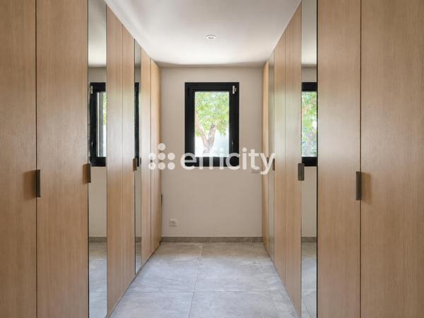 Maison
         6 pièces
        - 143 m² Bien prestige 835 000 € *