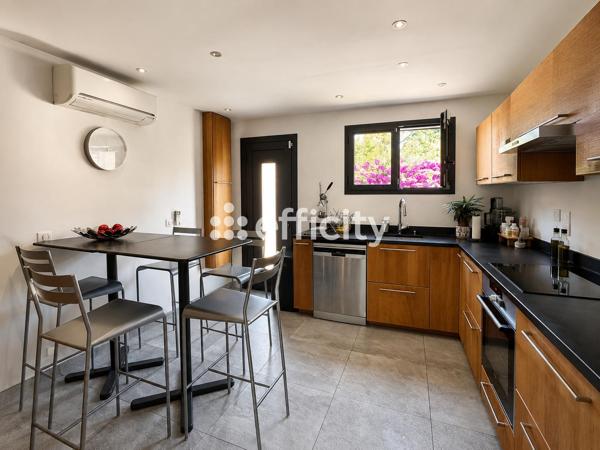 Maison
         6 pièces
        - 143 m² Bien prestige 835 000 € *