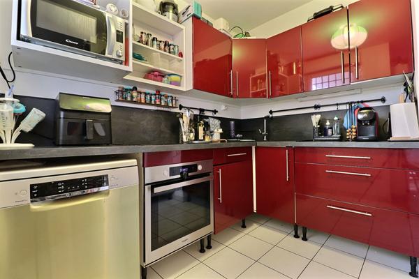 À VENDRE ,  PIÈCES AVEC EXTÉRIEUR PLEIN SUD ? PROCHE MÉTRO LIGNE 12