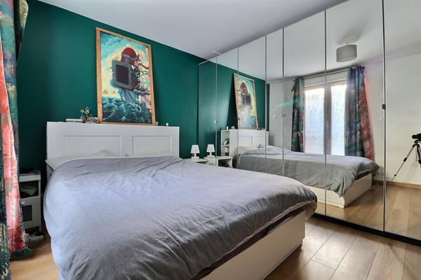 À VENDRE ,  PIÈCES AVEC EXTÉRIEUR PLEIN SUD ? PROCHE MÉTRO LIGNE 12