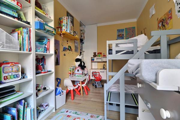 À VENDRE ,  PIÈCES AVEC EXTÉRIEUR PLEIN SUD ? PROCHE MÉTRO LIGNE 12