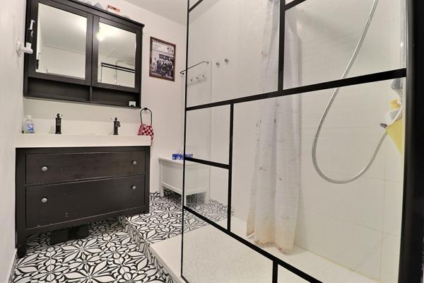 À VENDRE ,  PIÈCES AVEC EXTÉRIEUR PLEIN SUD ? PROCHE MÉTRO LIGNE 12