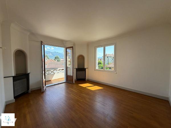Annecy Triangle d'Or - Appartement T4 de charme avec balcons