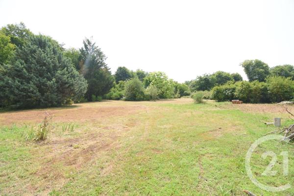 Terrain à vendre  2351 m2 VENDAT - 03