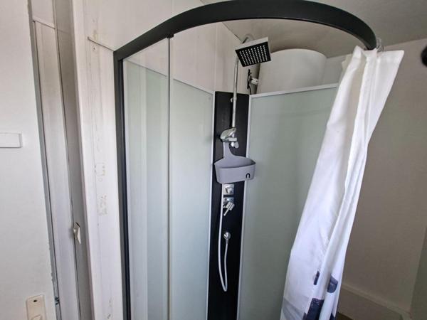 Appartement Grand Couronne 2 pièce(s) 53 m2 avec local commercial