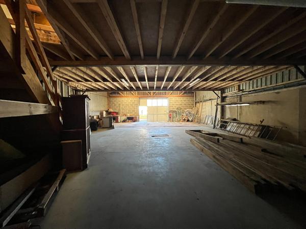 À VENDRE LOCAL COMMERCIAL / ENTREPÔT 183 m²