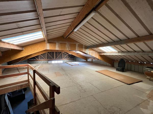 À VENDRE LOCAL COMMERCIAL / ENTREPÔT 183 m²