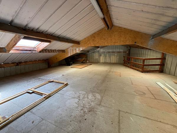 À VENDRE LOCAL COMMERCIAL / ENTREPÔT 183 m²