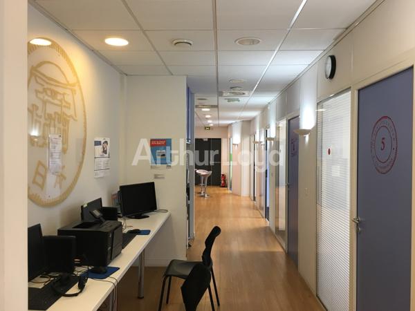Bureau à louer à Villeneuve-d'Ascq proche métro avec parking privatif