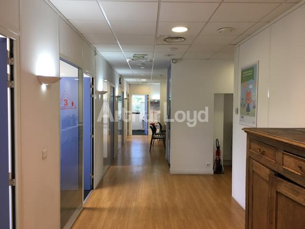 Bureau à louer à Villeneuve-d'Ascq proche métro avec parking privatif
