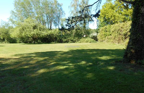 Terrain d’Exception de 2 800 m² à Bazainville, Cadre Verdoyant et Calme