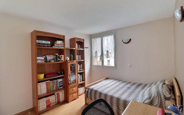 Appartement à vendre    4 pièces • 72 m2 Viroflay