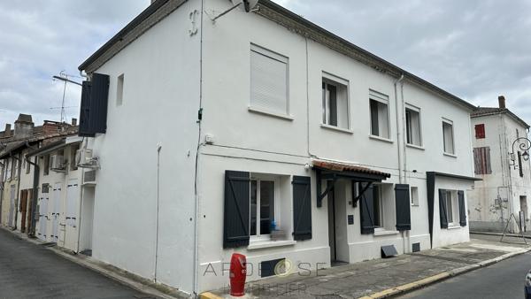 Grande maison de ville à pied des commerces .