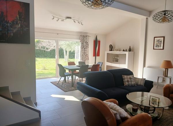 Belle villa de caractère avec grand terrain et pisicne