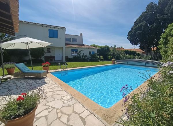 Belle villa de caractère avec grand terrain et pisicne