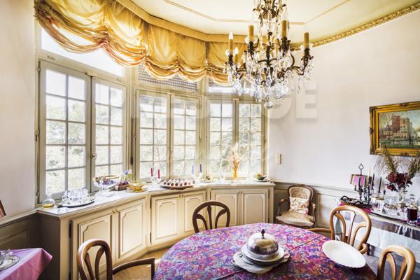 Maison
                                                                                                                                                                                                                                                                                                                        8 pièce(s)                                                                                                                                                                                                          5 chambre(s)                                                                                                                                                                                                          245  m²