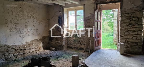 Corps de ferme à rénover sans vis à vis.