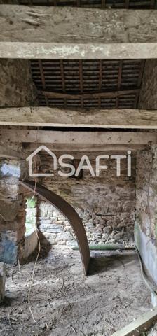 Corps de ferme à rénover sans vis à vis.