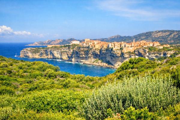 Un domaine de vacances entre mer et maquis à Bonifacio