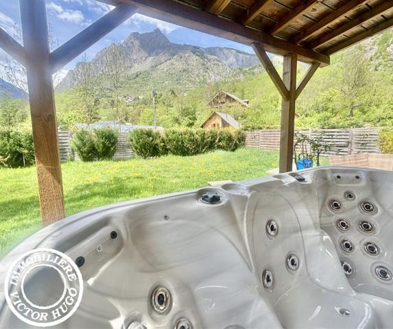Chalet d’exception 5 pièces – 130 m² – Spa extérieur – Vénosc / Les Deux Alpes