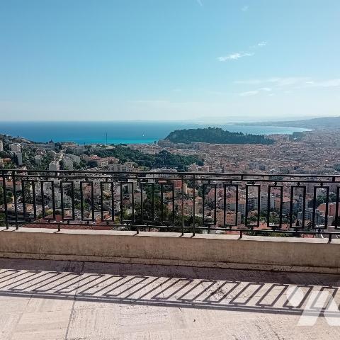 GRAND 2 PIECES DERNIER ETAGE TERRASSE 99.42 m² de surface au sol totale