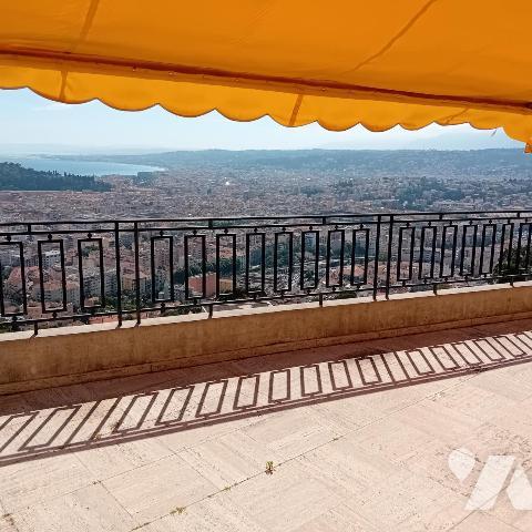 GRAND 2 PIECES DERNIER ETAGE TERRASSE 99.42 m² de surface au sol totale