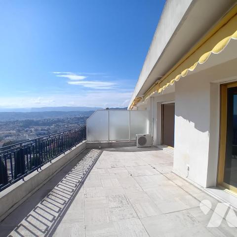 GRAND 2 PIECES DERNIER ETAGE TERRASSE 99.42 m² de surface au sol totale