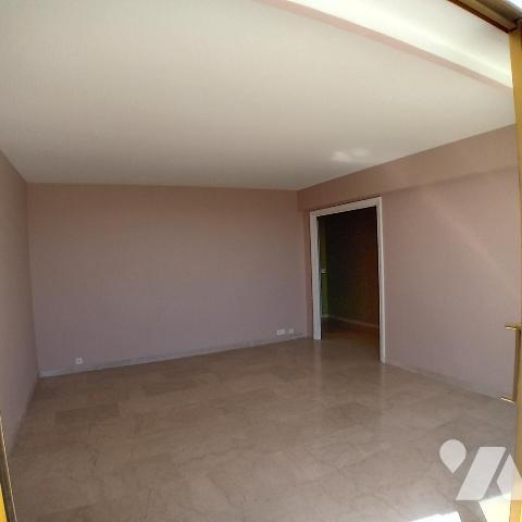 GRAND 2 PIECES DERNIER ETAGE TERRASSE 99.42 m² de surface au sol totale