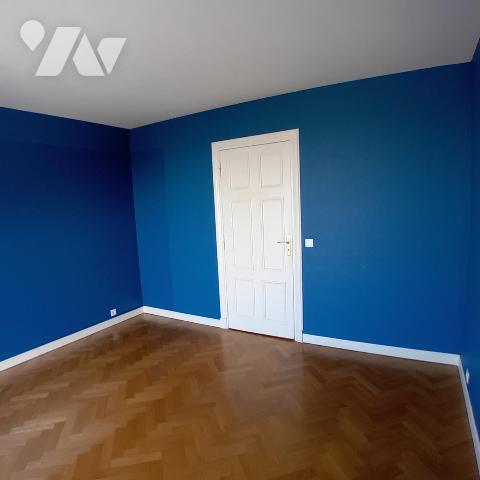 GRAND 2 PIECES DERNIER ETAGE TERRASSE 99.42 m² de surface au sol totale