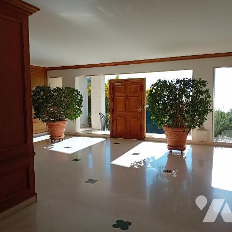 GRAND 2 PIECES DERNIER ETAGE TERRASSE 99.42 m² de surface au sol totale