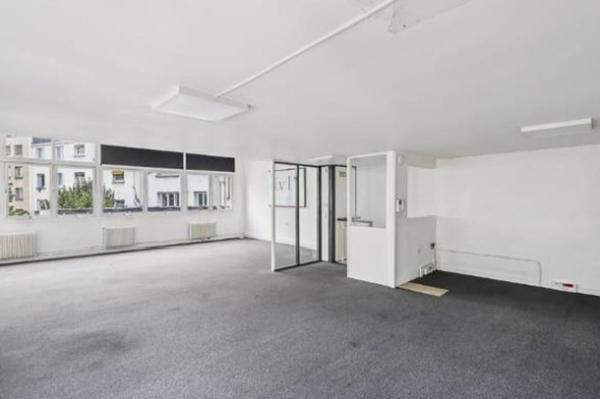 Bureau en location à Paris avec agencement lumineux et duplex spacieux