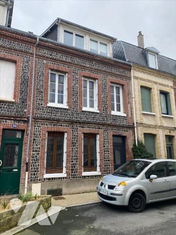 Centre Ville Maison avec 4 chambres offrant de beaux volumes