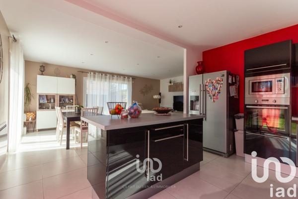 Maison 6 pièces de 115 m² à Longnes (78980)