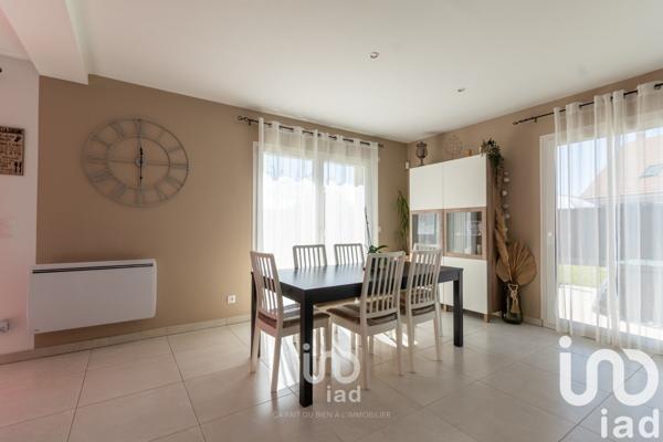 Maison 6 pièces de 115 m² à Longnes (78980)