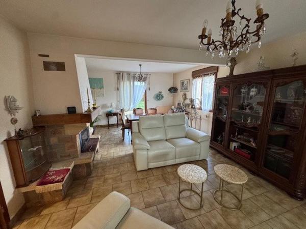 Maison à FRESNAY-SUR-SARTHE, 72130 - 7 pièces 145m²