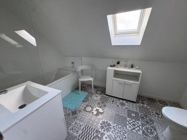 Maison à FRESNAY-SUR-SARTHE, 72130 - 7 pièces 145m²