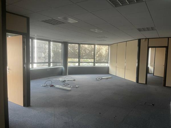 PLATEAUX DE BUREAUX 832 m2 + parkings privatifs