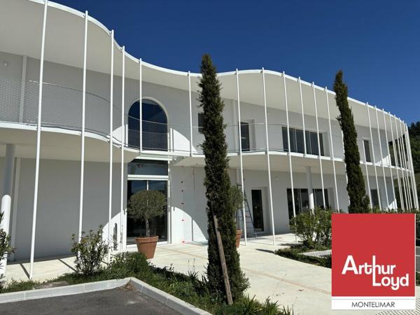 SAINT PAUL TROIS CHÂTEAUX - A LOUER PLATEAUX DE BUREAUX NEUFS DIVISIBLES AVEC PARKING