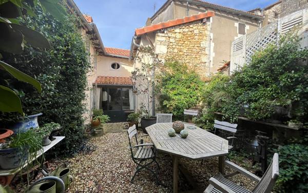 Maison à vendre    6 pièces •  La Rochefoucauld