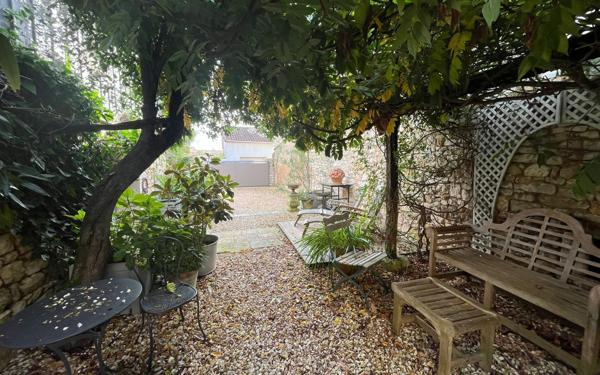 Maison à vendre    6 pièces •  La Rochefoucauld