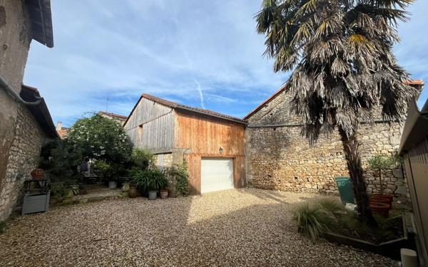 Maison à vendre    6 pièces •  La Rochefoucauld