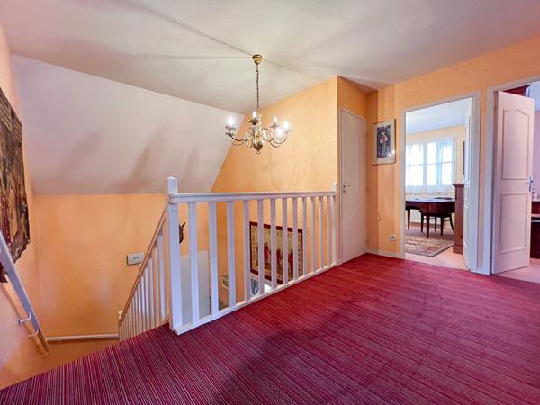 A vendre Angers Lac de Maine, environnement calme proche parc, lac de Maine et coulée verte, maison familiale plus de 150m² habitable,hall d'entrée, 4 chambres dont une suite parental avec dressing,double salon plus salle à manger, mezzanine, une salle de