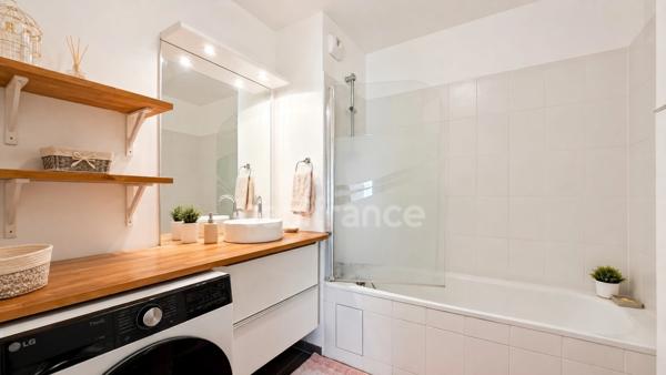 FLEURY MEROGIS (91)APPARTEMENT T3 63 M² AVEC GRAND BALCON ET DEUX STATIONNEMENTS EN SOUS-SOL