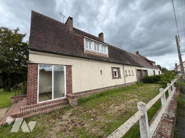L'étude notariale vous propose à la vente une maison d'habitation mitoyenne par le garage, situ...