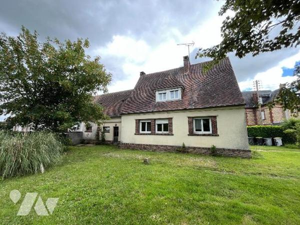 L'étude notariale vous propose à la vente une maison d'habitation mitoyenne par le garage, situ...