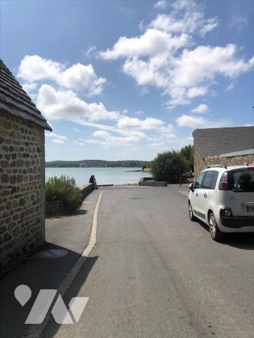 TOUT PRES DE LA MER