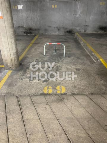 Place de parking avec arceau / Ménilmontant