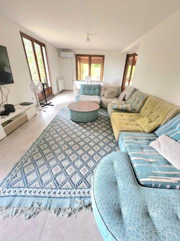 GROS POTENTIEL POUR CETTE MAISON SUR UN TERRAIN CONSTRUCTIBLE