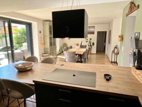 LUCON (85) COEUR DE VILLE MAISON DE CHARME ET DE CARACTERE AVEC PISCINE ET ANNEXE + 5 LOCATIFS OCCUPES