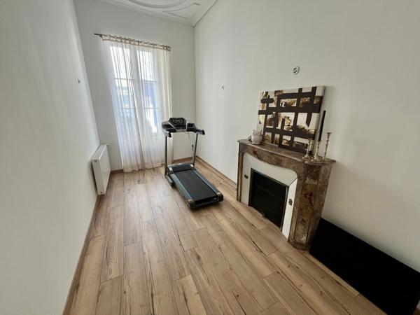 LUCON (85) COEUR DE VILLE MAISON DE CHARME ET DE CARACTERE AVEC PISCINE ET ANNEXE + 5 LOCATIFS OCCUPES